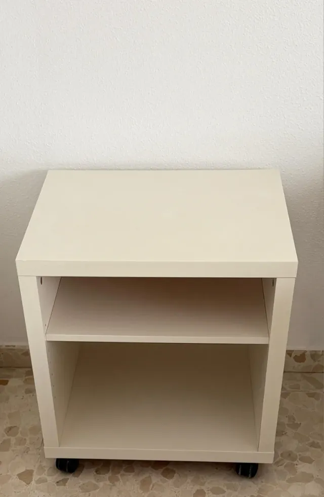 Mesita auxiliar con ruedas modelo Corras Ikea