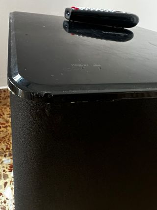 Barra de Sonido Samsung color negro.