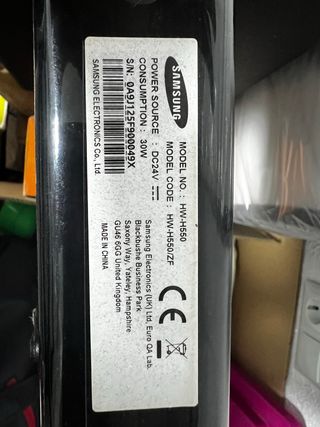 Barra de Sonido Samsung color negro.