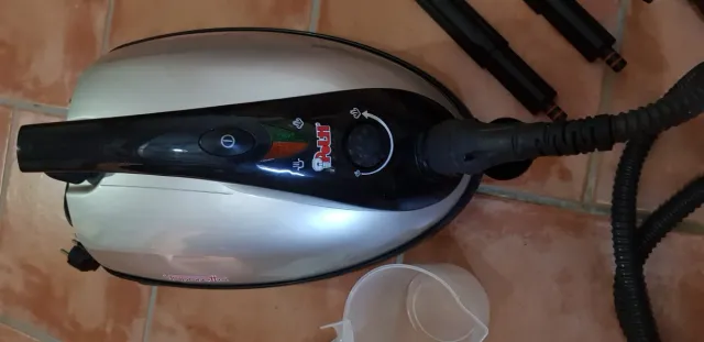 Vaporeta Polti con accesorios.