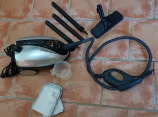 Vaporeta Polti con accesorios.