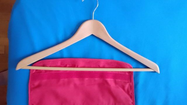 Portagioielli rosso appeso