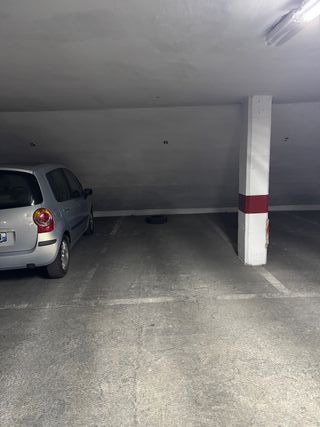 Plaza de garaje coche pequeño/mediano