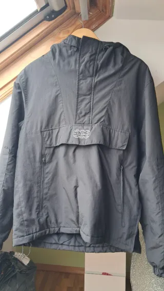 Cazadora carhartt Pull&Bear Negra