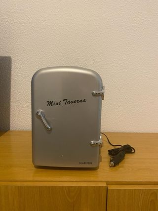 Nevera de coche con cable