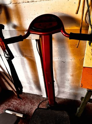 Máquina vibratoria fitness anticelulitis.