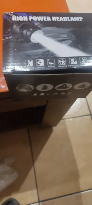 Linterna frontal LED con batería