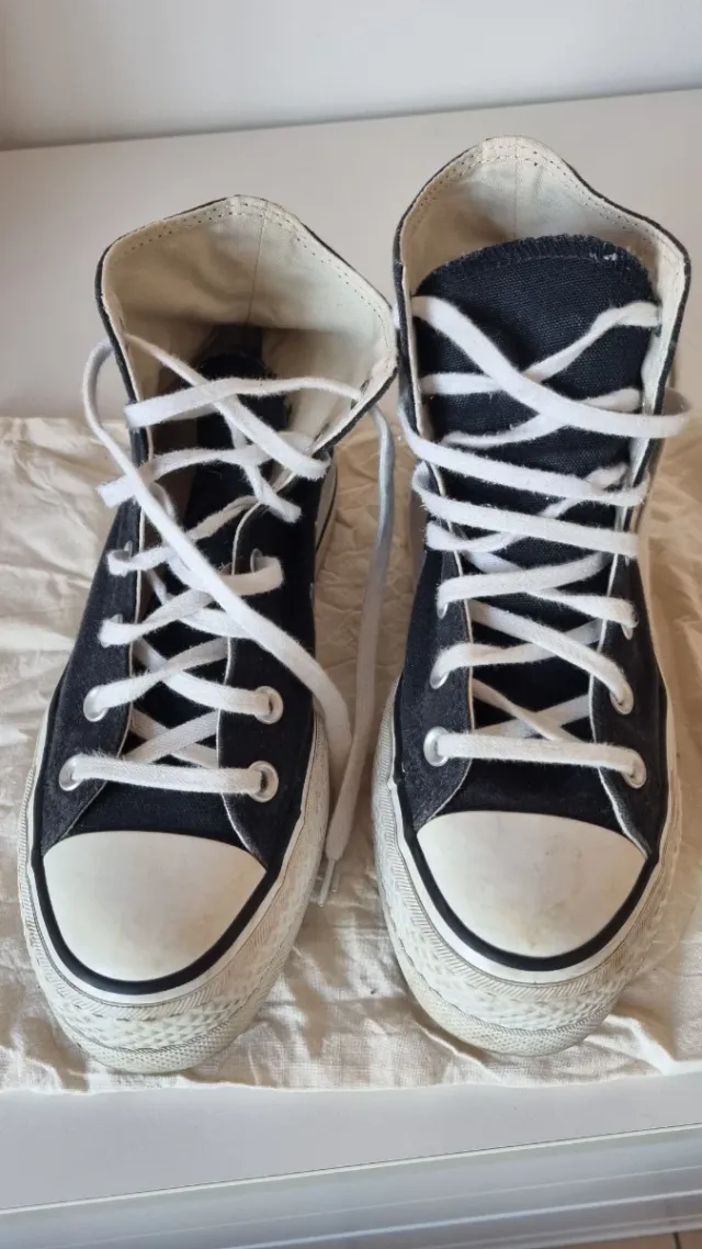 Zapatillas Vans, 2 pares de converses de botas.