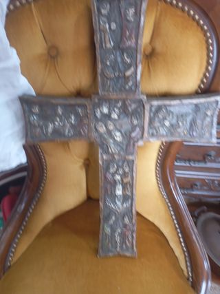 Crucifijo de madera tallada