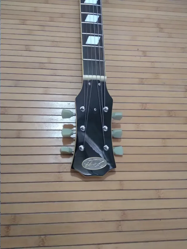 Guitarra Stagg Edición Limitada