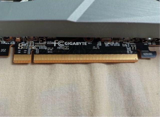 Tarjeta Gráfica Gigabyte RX 6600 XT 8gb