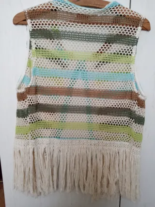 Chaleco de punto multicolor con flecos