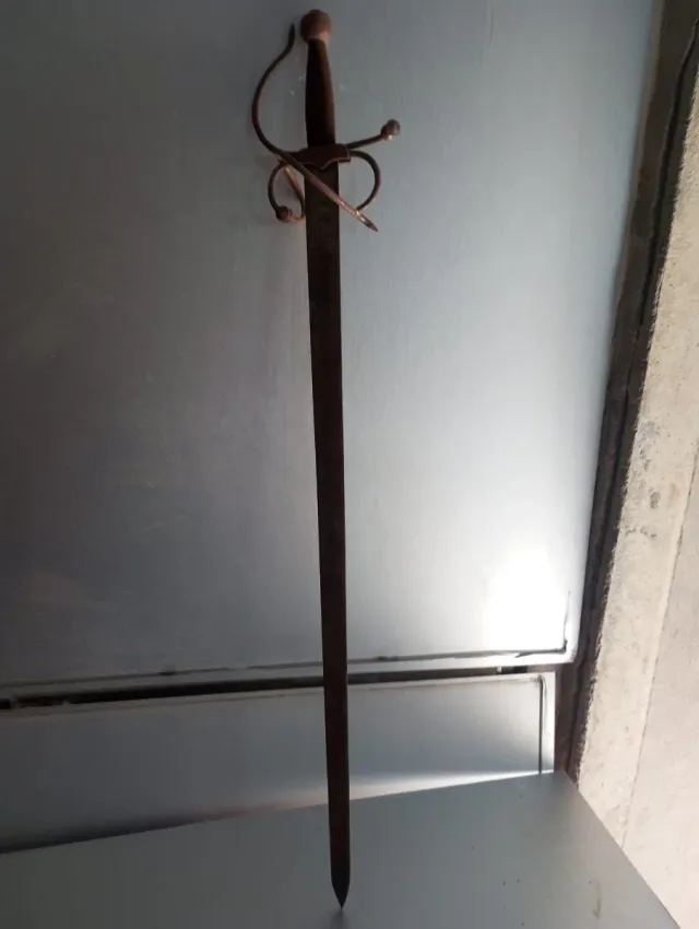 Réplica de espada antigua