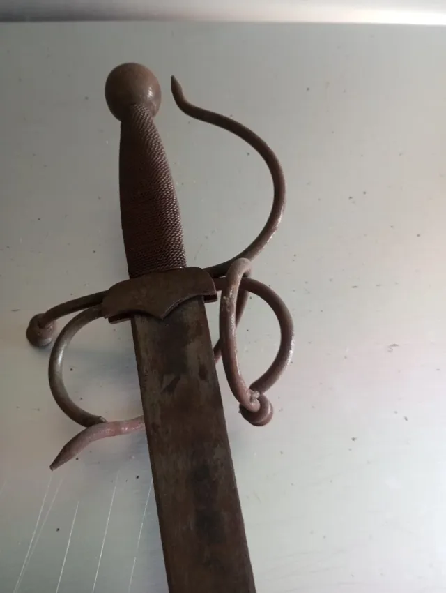 Réplica de espada antigua