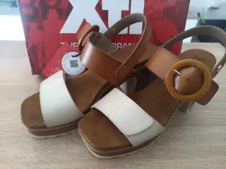 Sandalias XTI tacón marrón y blanco