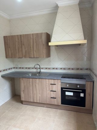 Instalador de suelos laminados, cocinas y puertas