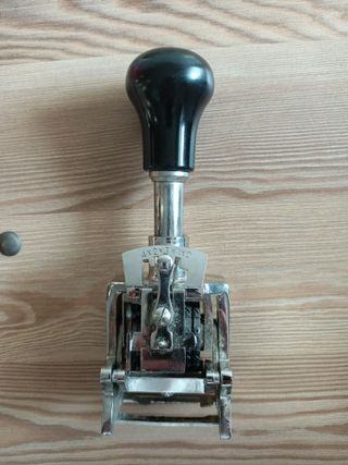 Sello antiguo de metal