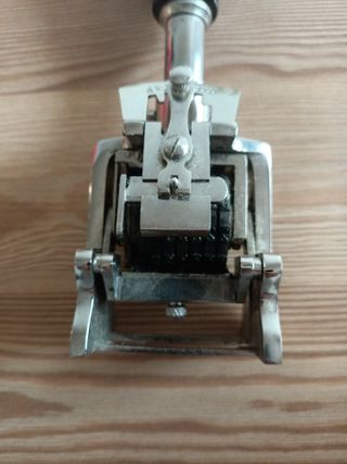 Sello antiguo de metal