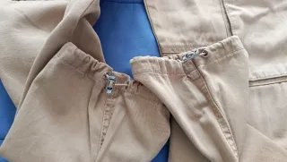 Pantalones cargo beige con anilla