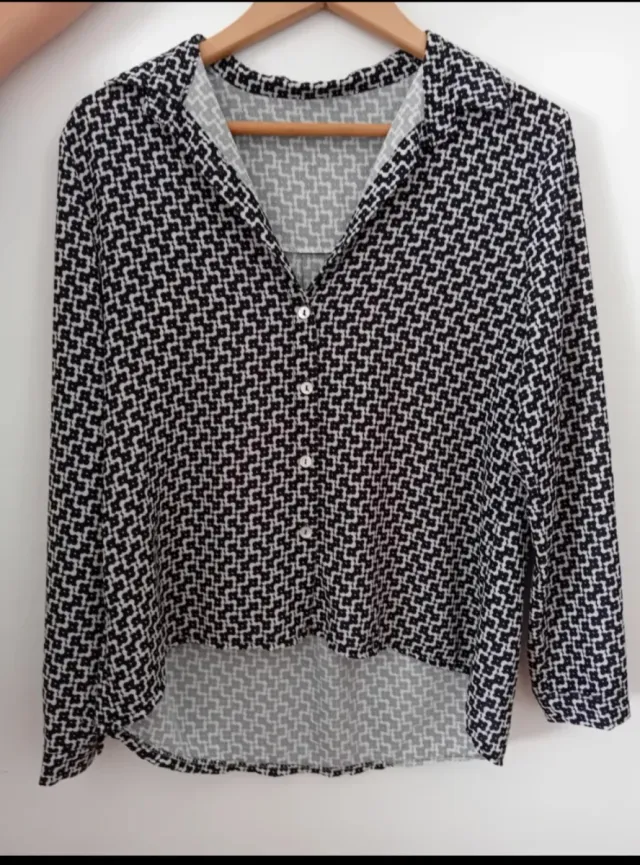 Falda de cuero negra + camisa de regalo