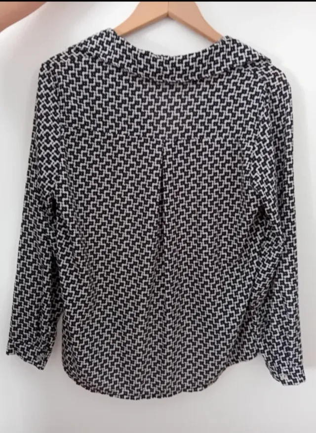 Falda de cuero negra + camisa de regalo