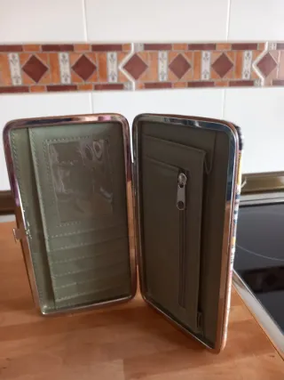 Cartera,billetera marca Claire's .Cada una 6€