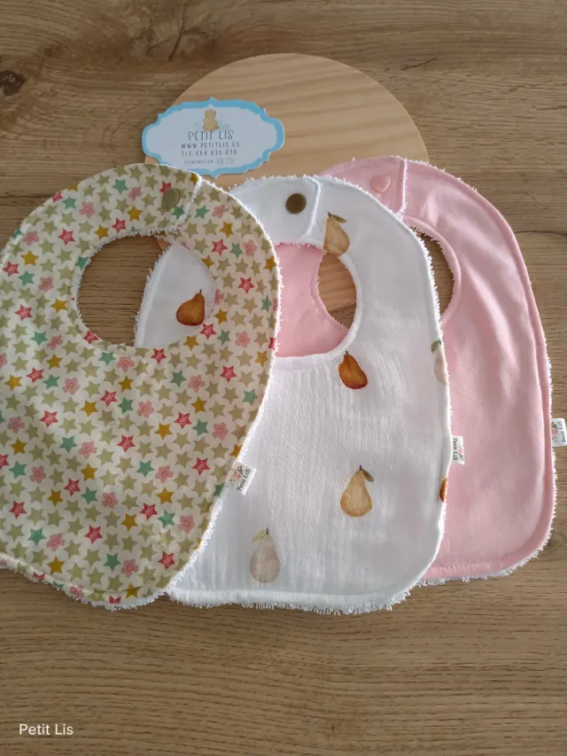 Babero Petit Lis estrellas
