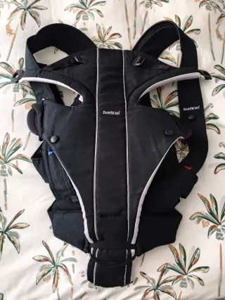 Mochila Portabebés BabyBjörn Miracle Negra