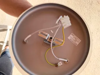 Lámpara colgante dorada y transparente