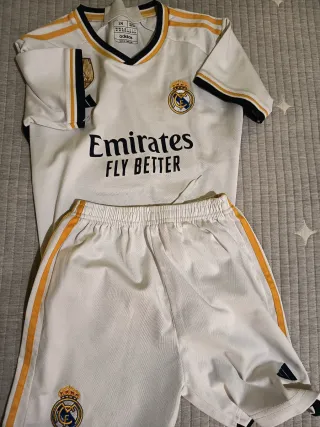 Equipaje R. Madrid 8 años. Talla 24