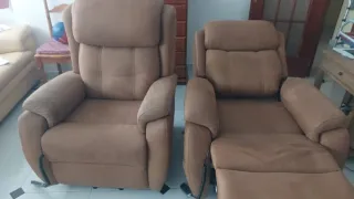 Dos Sillones reclinables, articulados..