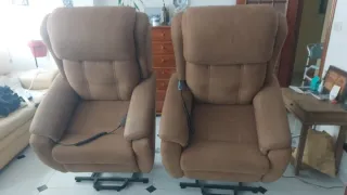 Dos Sillones reclinables, articulados..