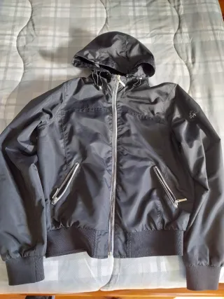 Giubbino donna nero con cappuccio