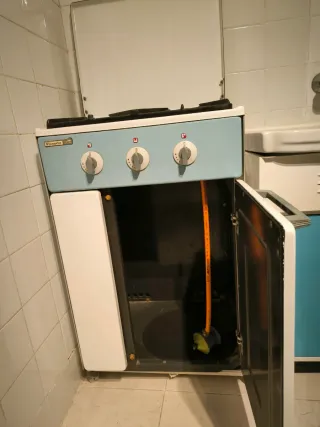 Cocina antigua de bombona de butano