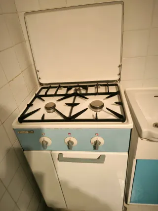 Cocina antigua de bombona de butano