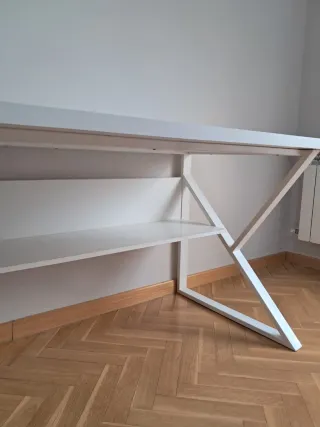 Escritorio de diseño blanco