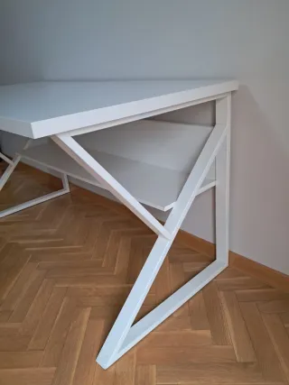 Escritorio de diseño blanco