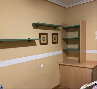 Mueble juvenil con estanterías