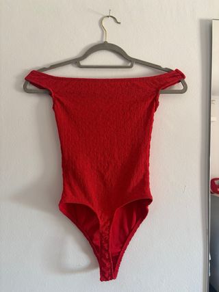 Body Bershka Rojo Escotado