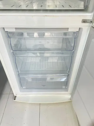 Nevera blanca Electrolux altura 2mtr con garntia
