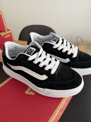 Zapatillas Vans Negras y Blancas