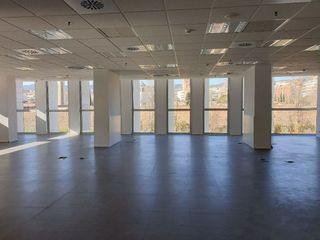 Oficina en alquiler en Porta en Barcelona