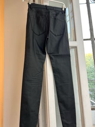 Pantalón efecto cuero Stradivarius Talla 36