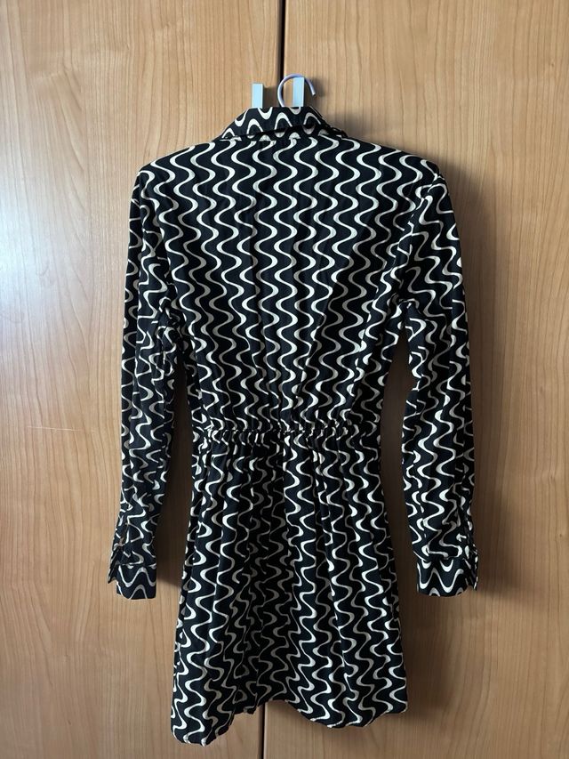 Vestido Stradivarius estampado ondas