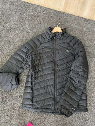 Chaqueta de plumas Ternua negra