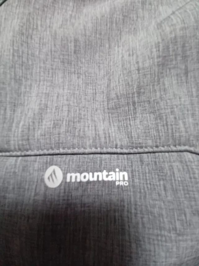Cazadora Mountain Pro gris