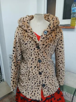 Chaqueta peluche estampado leopardo