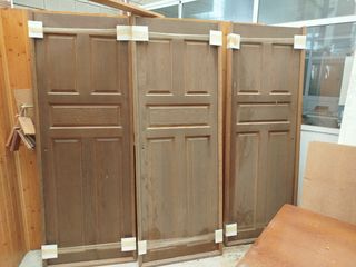 Puertas de pino macizo lacadas nogal