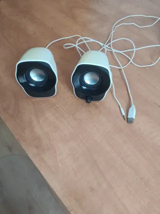 Altavoces Logitech Negro y Blanco