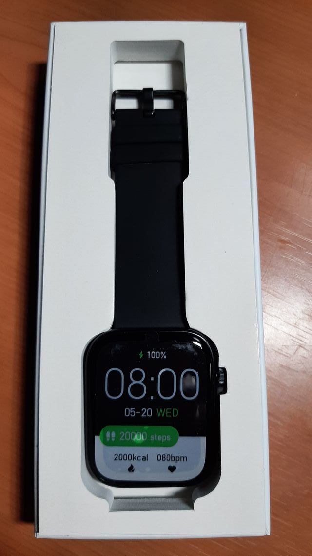 Smartwatch color negro con aplicación para móvil